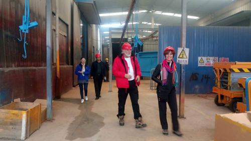 美國(guó)客戶(hù)考察液壓升降平臺(tái)噴塑烤漆車(chē)間 美國(guó)客戶(hù)考察液壓升降平臺(tái)噴塑烤漆車(chē)間