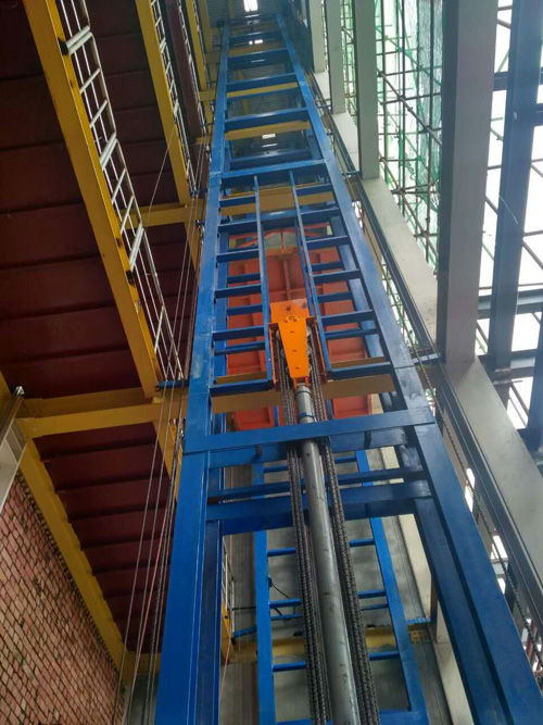 28米液壓升降機(jī)主體安裝完成 28米液壓升降機(jī)主體安裝完成